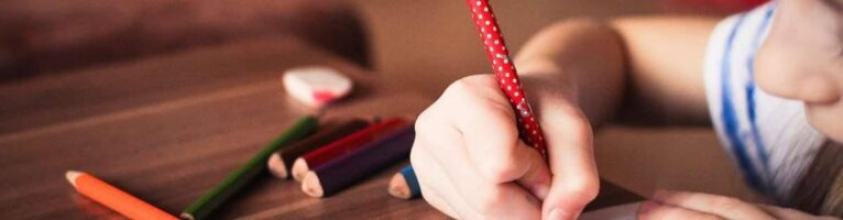 Escribir a mano todavía importa para el cerebro